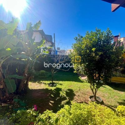 Casa com 392m², 3 quartos (sendo 1 suíte), 4 garagens, no bairro Lagoa da Conceição em Florianópolis