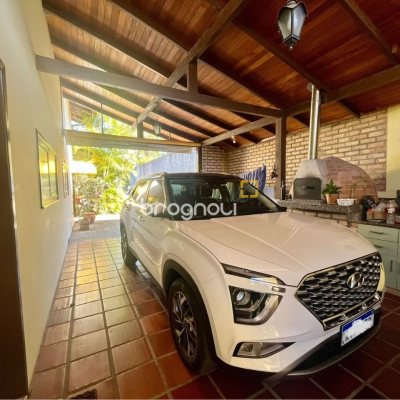 Casa com 392m², 3 quartos (sendo 1 suíte), 4 garagens, no bairro Lagoa da Conceição em Florianópolis