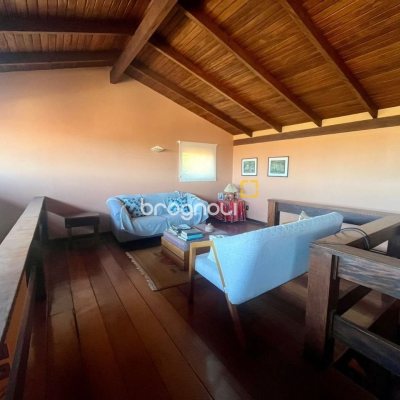 Casa com 392m², 3 quartos (sendo 1 suíte), 4 garagens, no bairro Lagoa da Conceição em Florianópolis