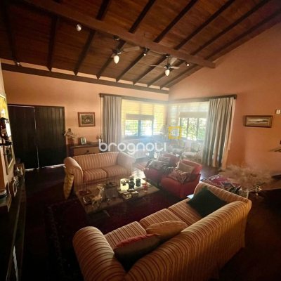 Casa com 392m², 3 quartos (sendo 1 suíte), 4 garagens, no bairro Lagoa da Conceição em Florianópolis