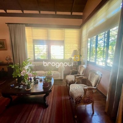 Casa com 392m², 3 quartos (sendo 1 suíte), 4 garagens, no bairro Lagoa da Conceição em Florianópolis