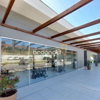 Apartamento com 49m², 2 quartos, 1 garagem, no bairro Praia de Fora em Palhoça