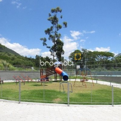 Apartamento com 49m², 2 quartos, 1 garagem, no bairro Praia de Fora em Palhoça