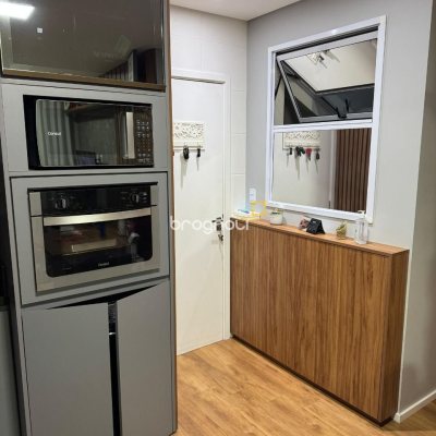 Apartamento com 49m², 2 quartos, 1 garagem, no bairro Praia de Fora em Palhoça
