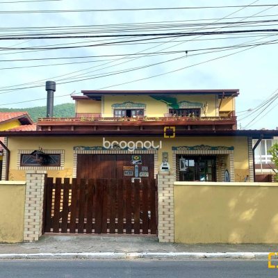 Casa com 157m², 4 quartos, 1 garagem, no bairro Armação em Florianópolis