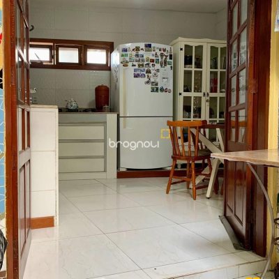 Casa com 157m², 4 quartos, 1 garagem, no bairro Armação em Florianópolis