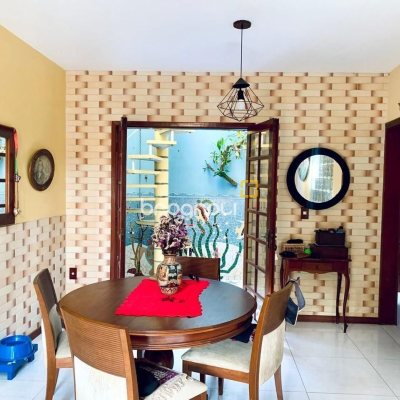 Casa com 157m², 4 quartos, 1 garagem, no bairro Armação em Florianópolis