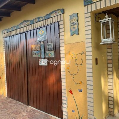 Casa com 157m², 4 quartos, 1 garagem, no bairro Armação em Florianópolis