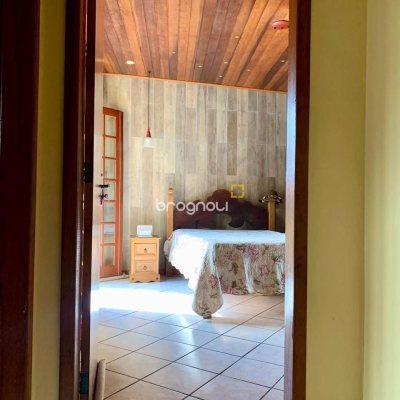 Casa com 157m², 4 quartos, 1 garagem, no bairro Armação em Florianópolis