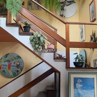 Casa com 157m², 4 quartos, 1 garagem, no bairro Armação em Florianópolis