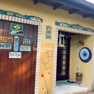 Casa com 157m², 4 quartos, 1 garagem, no bairro Armação em Florianópolis