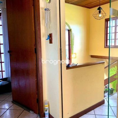 Casa com 157m², 4 quartos, 1 garagem, no bairro Armação em Florianópolis