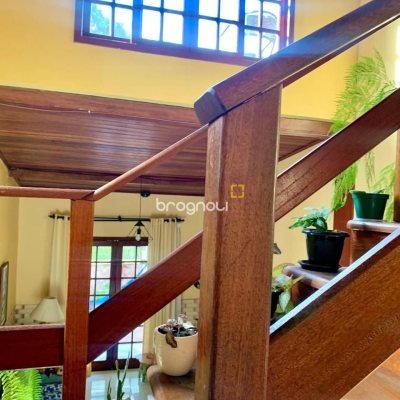Casa com 157m², 4 quartos, 1 garagem, no bairro Armação em Florianópolis