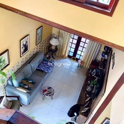 Casa com 157m², 4 quartos, 1 garagem, no bairro Armação em Florianópolis