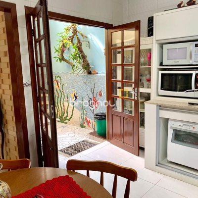 Casa com 157m², 4 quartos, 1 garagem, no bairro Armação em Florianópolis