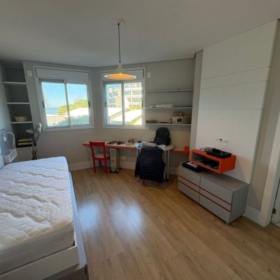Apartamento com 299m², 4 quartos (sendo 4 suítes), 3 garagens, no bairro Coqueiros em Florianópolis