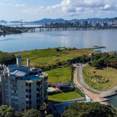 Apartamento com 299m², 4 quartos (sendo 4 suítes), 3 garagens, no bairro Coqueiros em Florianópolis