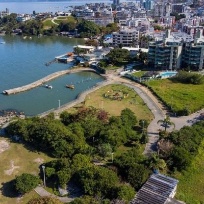 Apartamento com 299m², 4 quartos (sendo 4 suítes), 3 garagens, no bairro Coqueiros em Florianópolis