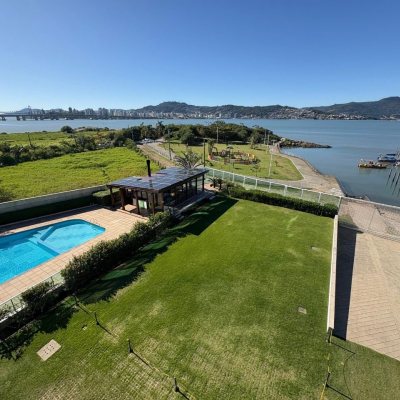 Apartamento com 299m², 4 quartos (sendo 4 suítes), 3 garagens, no bairro Coqueiros em Florianópolis