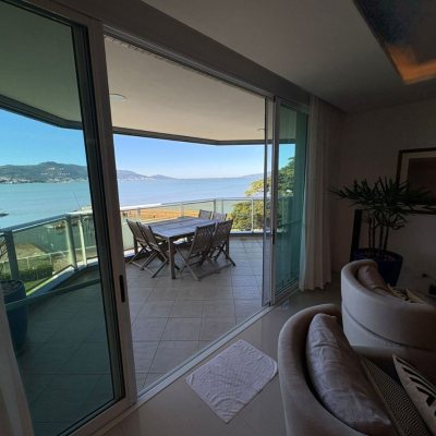 Apartamento com 299m², 4 quartos (sendo 4 suítes), 3 garagens, no bairro Coqueiros em Florianópolis
