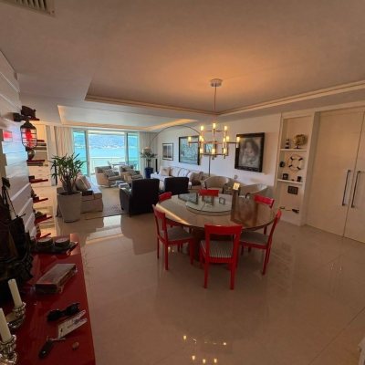 Apartamento com 299m², 4 quartos (sendo 4 suítes), 3 garagens, no bairro Coqueiros em Florianópolis