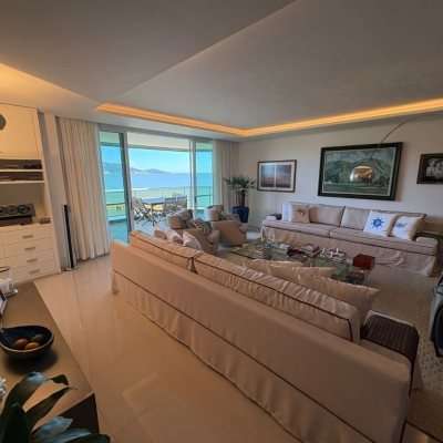 Apartamento com 299m², 4 quartos (sendo 4 suítes), 3 garagens, no bairro Coqueiros em Florianópolis