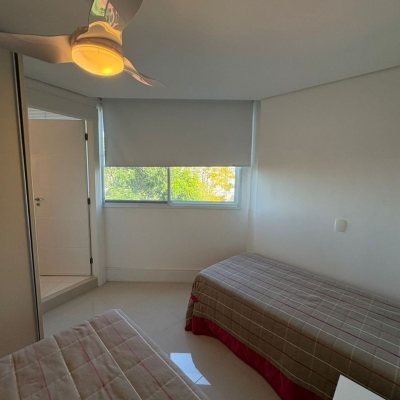 Apartamento com 299m², 4 quartos (sendo 4 suítes), 3 garagens, no bairro Coqueiros em Florianópolis