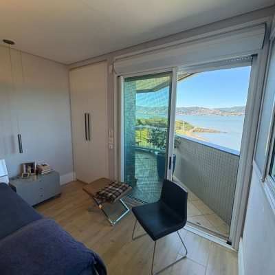 Apartamento com 299m², 4 quartos (sendo 4 suítes), 3 garagens, no bairro Coqueiros em Florianópolis