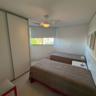 Apartamento com 299m², 4 quartos (sendo 4 suítes), 3 garagens, no bairro Coqueiros em Florianópolis