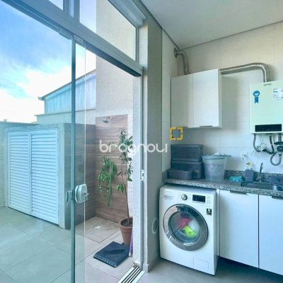 Casa com 141m², 3 quartos (sendo 3 suítes), 2 garagens, no bairro Ingleses em Florianópolis