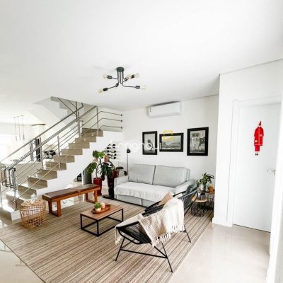 Casa com 141m², 3 quartos (sendo 3 suítes), 2 garagens, no bairro Ingleses em Florianópolis