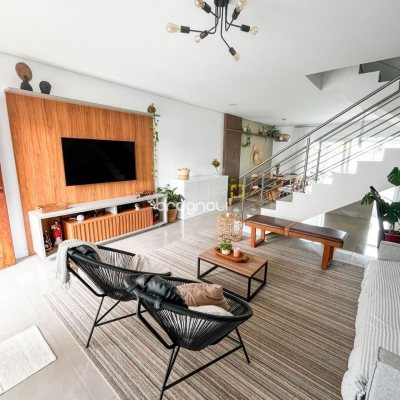 Casa com 141m², 3 quartos (sendo 3 suítes), 2 garagens, no bairro Ingleses em Florianópolis