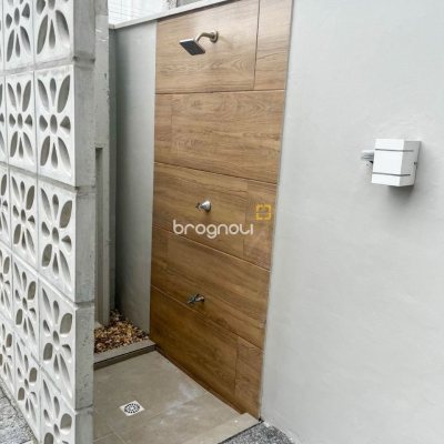 Casa com 141m², 3 quartos (sendo 3 suítes), 2 garagens, no bairro Ingleses em Florianópolis