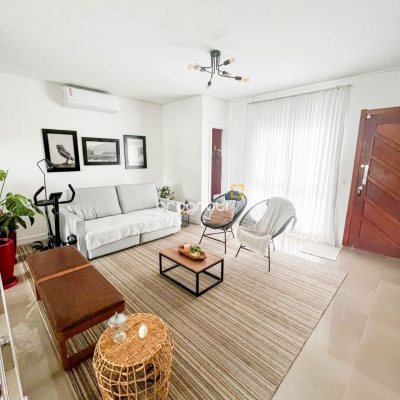 Casa com 141m², 3 quartos (sendo 3 suítes), 2 garagens, no bairro Ingleses em Florianópolis