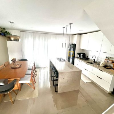Casa com 141m², 3 quartos (sendo 3 suítes), 2 garagens, no bairro Ingleses em Florianópolis