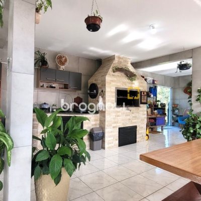 Casa com 177m², 3 quartos, 3 garagens, no bairro Bom Viver em Biguaçu