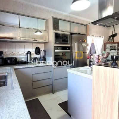 Casa com 177m², 3 quartos, 3 garagens, no bairro Bom Viver em Biguaçu