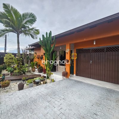Casa com 177m², 3 quartos, 5 garagens, no bairro Bom Viver em Biguaçu