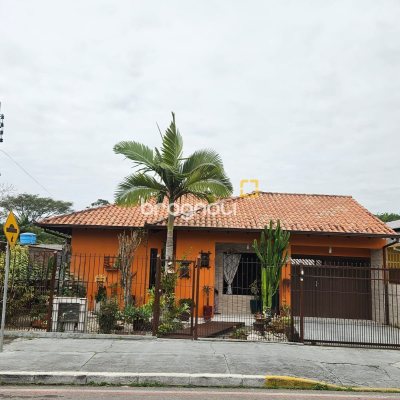 Casa com 177m², 3 quartos, 5 garagens, no bairro Bom Viver em Biguaçu