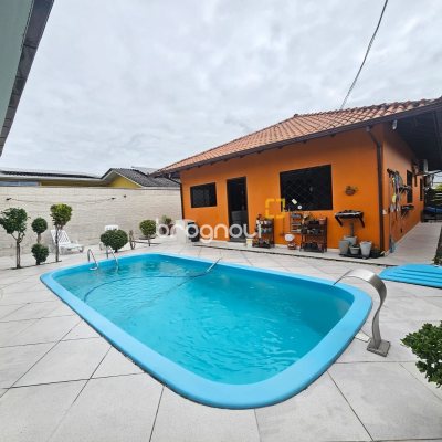 Casa com 177m², 3 quartos, 5 garagens, no bairro Bom Viver em Biguaçu