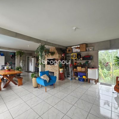 Casa com 177m², 3 quartos, 5 garagens, no bairro Bom Viver em Biguaçu