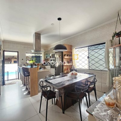 Casa com 177m², 3 quartos, 5 garagens, no bairro Bom Viver em Biguaçu
