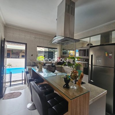 Casa com 177m², 3 quartos, 5 garagens, no bairro Bom Viver em Biguaçu