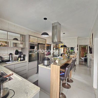 Casa com 177m², 3 quartos, 5 garagens, no bairro Bom Viver em Biguaçu