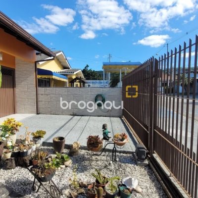 Casa com 177m², 3 quartos, 3 garagens, no bairro Bom Viver em Biguaçu