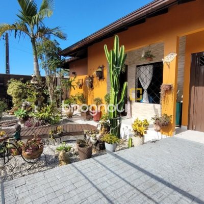 Casa com 177m², 3 quartos, 3 garagens, no bairro Bom Viver em Biguaçu