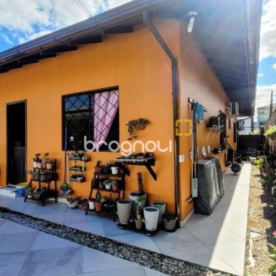 Casa com 177m², 3 quartos, 3 garagens, no bairro Bom Viver em Biguaçu