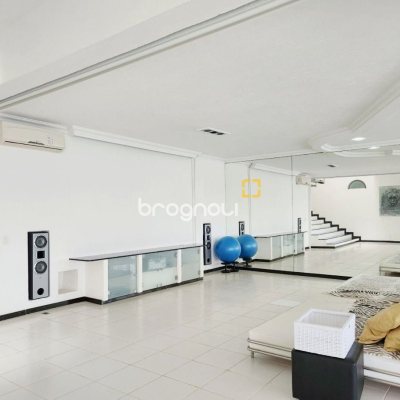 Casa com 870m², 8 quartos (sendo 8 suítes), 4 garagens, no bairro Lagoa da Conceição em Florianópolis