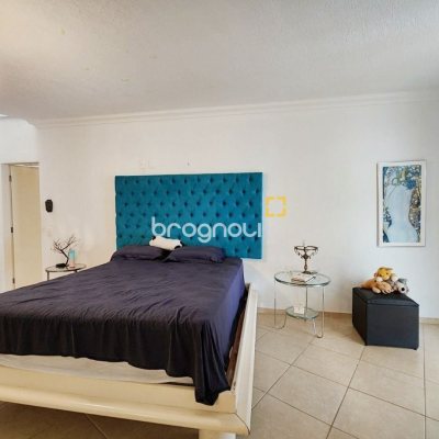 Casa com 870m², 8 quartos (sendo 8 suítes), 4 garagens, no bairro Lagoa da Conceição em Florianópolis