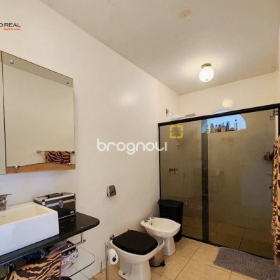 Casa com 870m², 8 quartos (sendo 8 suítes), 4 garagens, no bairro Lagoa da Conceição em Florianópolis